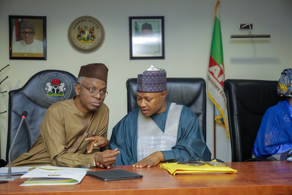 Omale_H's tweet image. Get yourselves friends turn brothers like this... #LoyaltyIsKey