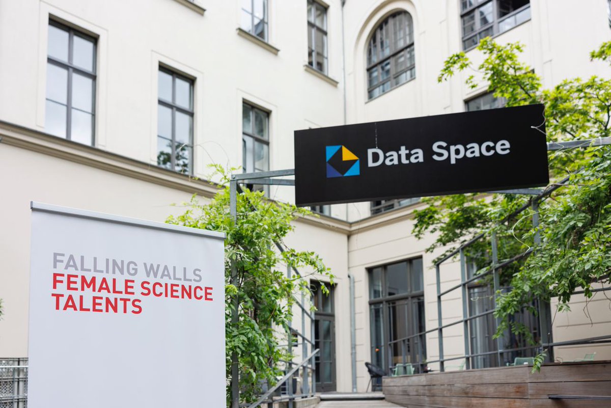 ohyeahfranzi's tweet photo. Another intense day is ahead of us at the #FemaleScienceTalents #InternationalSpringGathering23 🔥

I've just arrived and I'm ready to go. Yesterday was a tonne of fun - I met a lot of really great #WomenInScience, learned a lot during the mentoring sessions &amp; expanded my network https://t.co/UzMgLDWT8N