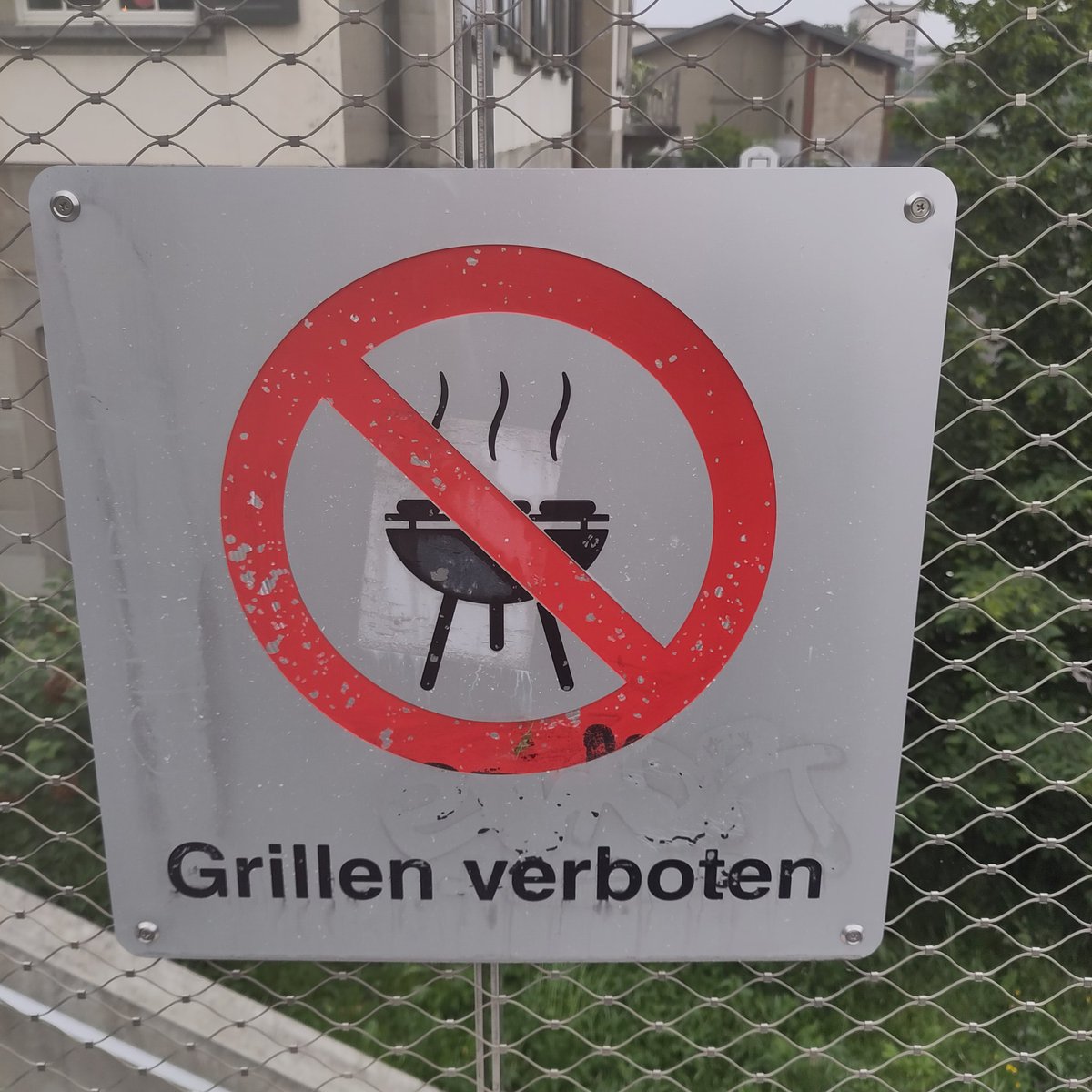 schreibgarten's tweet photo. @postkartenfranz Es ist soweit: Hal hat mir für heute das erste Mal ein richtiges Intervall-Training aufgebrummt. Ich zweifle, ob ich das nach Plan ausführen soll, zumal nun auch Tina Turner und Peter Zeindler nicht mehr unter uns sind. #RewriteTheSystem #RunwithHal #Intervall #Grillieren ❤️‍🔥 https://t.co/45n30dPPnr