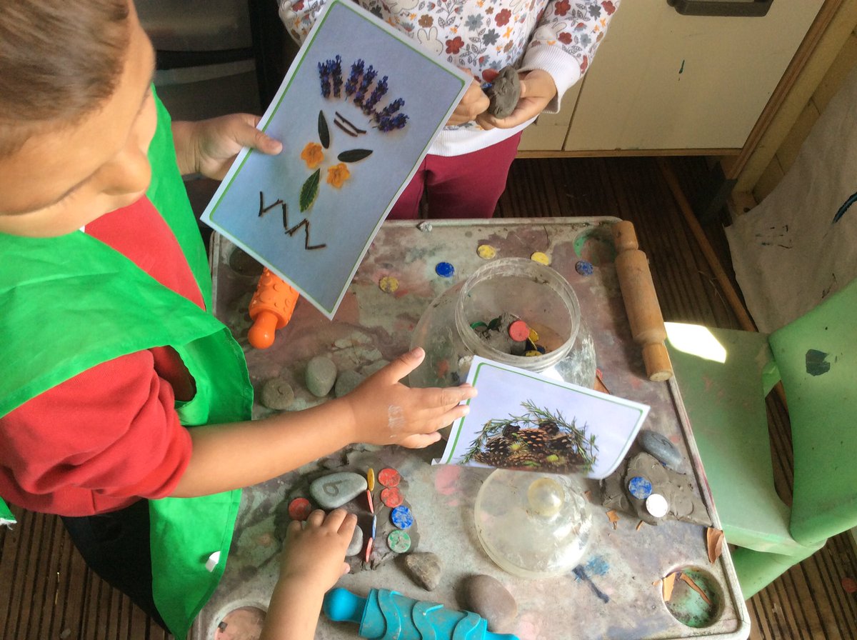 NLHWCPS's tweet photo. We love our new natural art studio! Copying artistic techniques is so much fun when you’re in the garden   @WoodlandsPrima1 https://t.co/S8IRIJpORQ