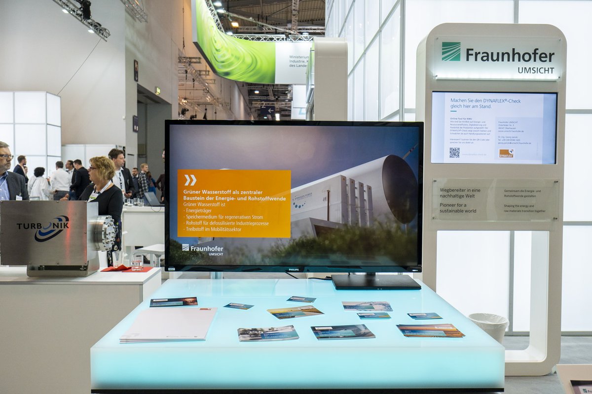 UMSICHT's tweet photo. Letzter Tag der @EworldEssen!
Bis 17:00 Uhr sind die Kolleginnen und Kollegen noch am Gemeinschaftsstand NRW in Halle 3 anzutreffen. Im Gepäck haben sie Lösungen zur Gestaltung der Energie- und Rohstoffwende.
#Eworld23 #Energiewende https://t.co/ey6laukAke