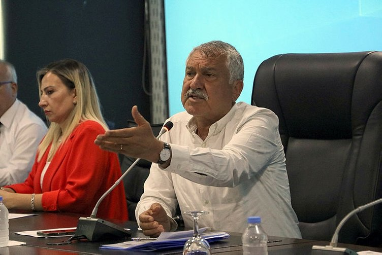 trhaber_com's tweet photo. CHP'li Adana Büyükşehir Belediyesi işçilere "Oyunuzu  Kılıçdaroğlu'na vereceksiniz, fotoğrafını çekip bize göstermezseniz  işten çıkarılacaksınız" tehdidinde bulundu.

https://t.co/GPrRiu56Wt https://t.co/V8dtF0R3Vn