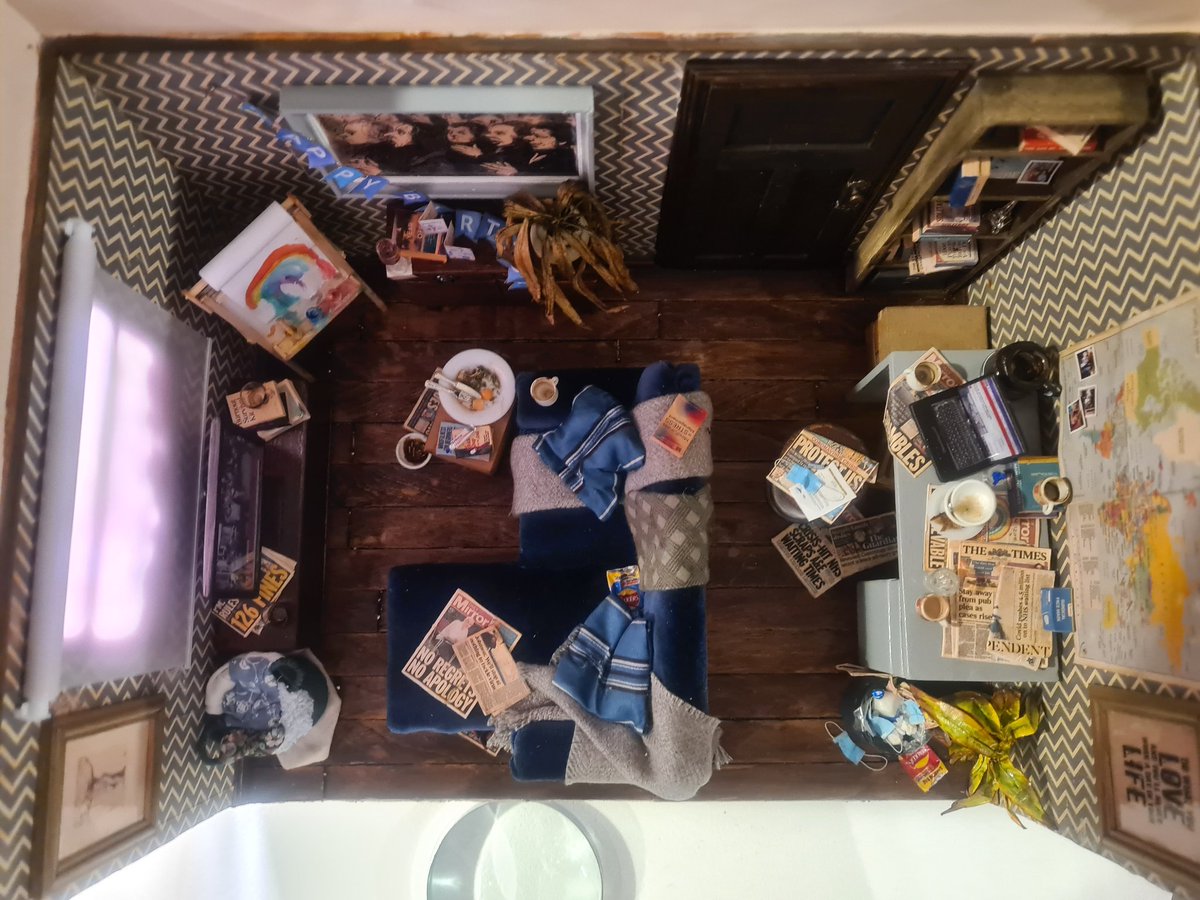 Wonderful to see this beautiful work by Abi Trotman illustrating the voices of our frontline workers from <a href="/CV19Heroes/">CV19 Heroes Project 💙 @cv19heroes.bsky.social</a>.
Big thanks to <a href="/CardiffMetRIS/">Cardiff Met Research & Innovation Services</a> for organising a great <a href="/pintofscience/">Pint of Science UK</a> night. It was brilliant to celebrate this work with @elainekinsella!
#pint23 #CreativeRx