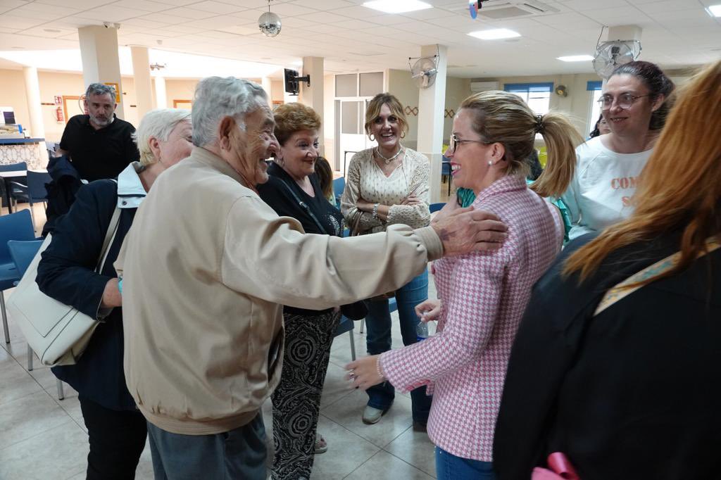 👥 Nuestra candidata a la Alcaldía de #Cartagena, <a href="/AnabCastejon/">Ana Belén Castejón</a>, junto a nuestros compañeros <a href="/JPedroTorralba/">Juan Pedro Torralba</a> y Patricia Moral han explicado las propuestas de #SíCartagena para la #BarriadaCuatroSantos.