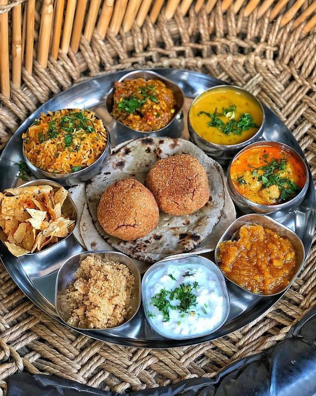 राजस्थान की पारंपरिक डिश..दाल बाटी चूरमा 🥰😋😋
