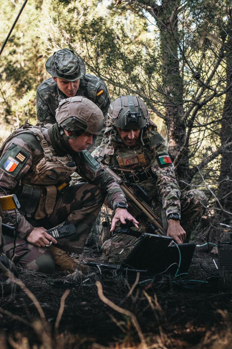 3RPIMa's tweet image. #SwiftResponse23
Les différentes nations 🇫🇷 🇪🇸 🇵🇹 🇭🇺 partagent leur savoir-faire du combat urbain 🤜🤛
#StrongerTogether 

@armeedeterre 
@EjercitoTierra 
@11eBP