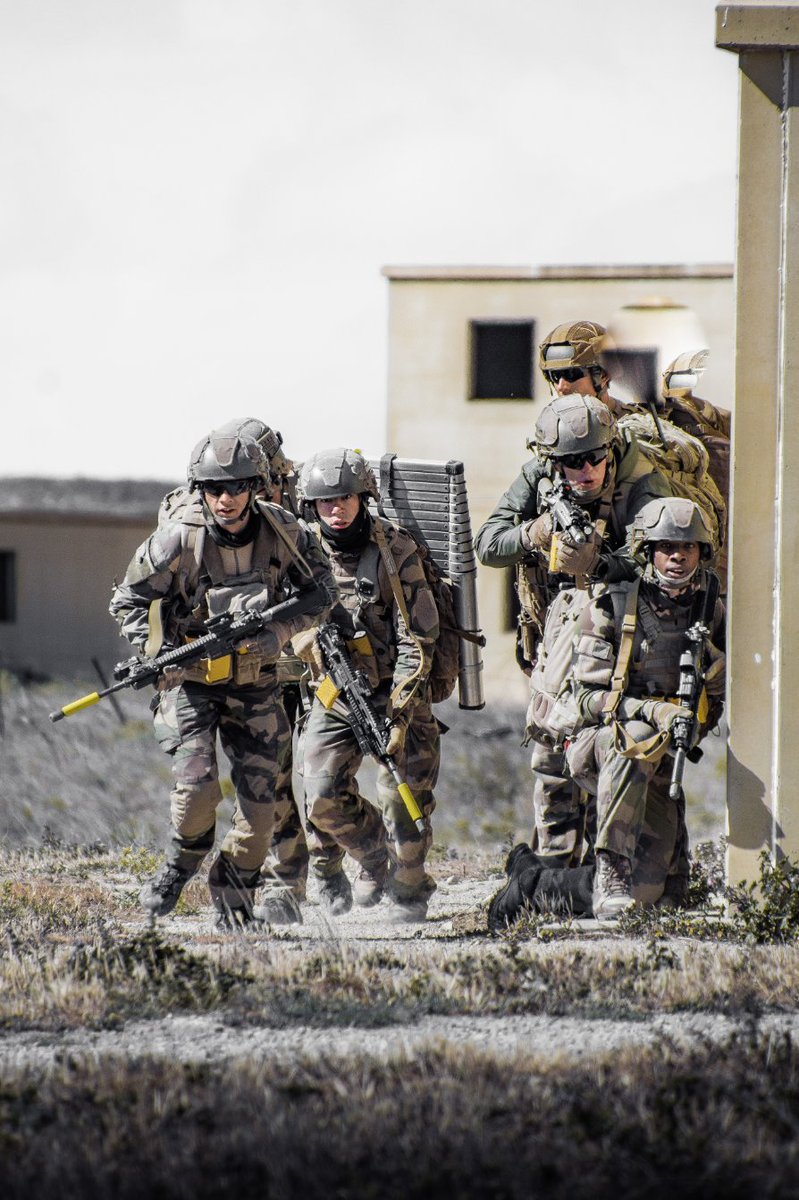 3RPIMa's tweet image. #SwiftResponse23
Les différentes nations 🇫🇷 🇪🇸 🇵🇹 🇭🇺 partagent leur savoir-faire du combat urbain 🤜🤛
#StrongerTogether 

@armeedeterre 
@EjercitoTierra 
@11eBP