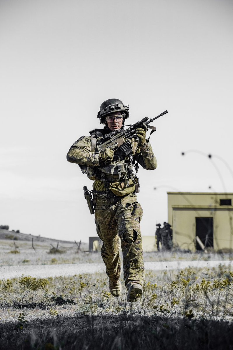 3RPIMa's tweet image. #SwiftResponse23
Les différentes nations 🇫🇷 🇪🇸 🇵🇹 🇭🇺 partagent leur savoir-faire du combat urbain 🤜🤛
#StrongerTogether 

@armeedeterre 
@EjercitoTierra 
@11eBP