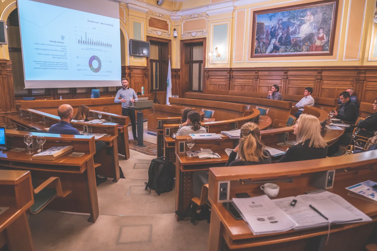 To have a chance of meeting our 🇪🇺climate targets, we need to renovate our homes!🏘️
Last week local &amp; national government reps in 🇸🇮joined forces in #Ljubljana for our workshop on accelerating renovation rates via One-Stop-Shops for more #energyefficient and future-proof homes!