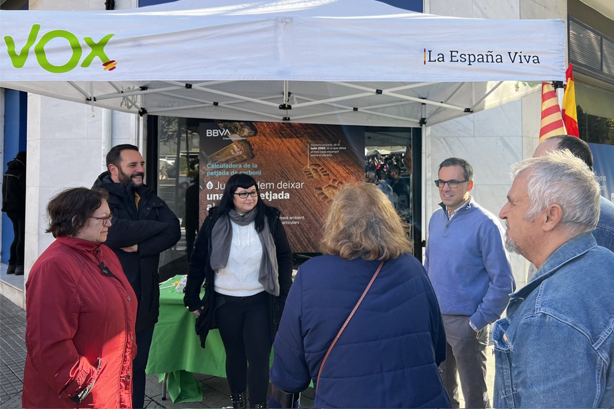 #INVESTIGACIÓ | Jennifer ha compartit actes amb Jordi de la Fuente, número dos de la llista a #SantAdrià de Besòs, i Alejandro Fernández, número u a #Barberà del Vallès. Els tres ara són candidats de Vox, però abans van formar part del partit neonazi MSR 👉directa.cat/la-generalitat…