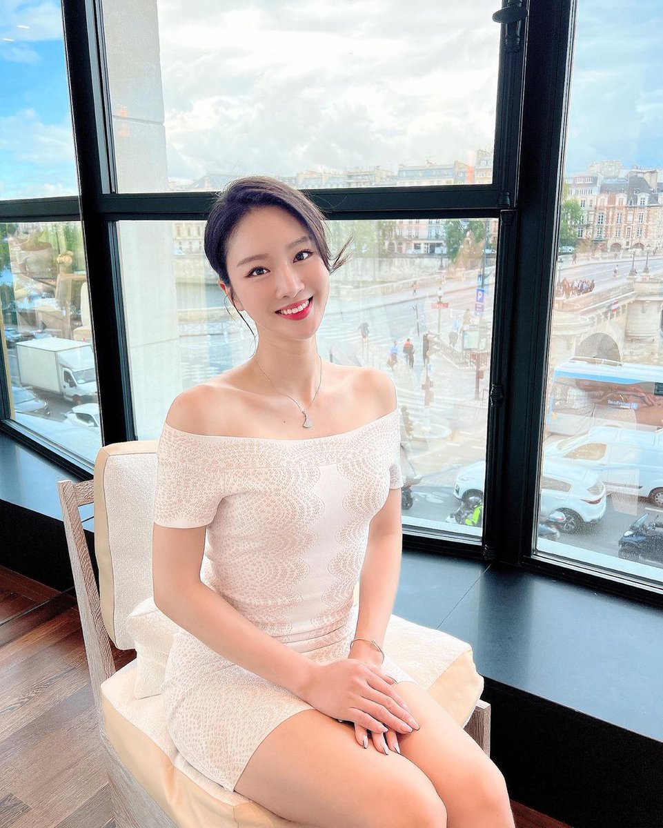 mina_23325's tweet photo. I use a smile to heal bad things, I use a smile to bring a good mood to my friends. Is it really beautiful when I smile? Haha A single woman who loves to laugh https://t.co/FWTNVMGnJe