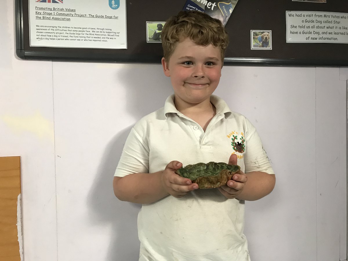 RNAMrsMilfull's tweet photo. As part of our topic on Defending Wakefield, we have designed and made clay pots. We decided to paint our pots in lots of different bright colours. https://t.co/yTiXS2BhU6
