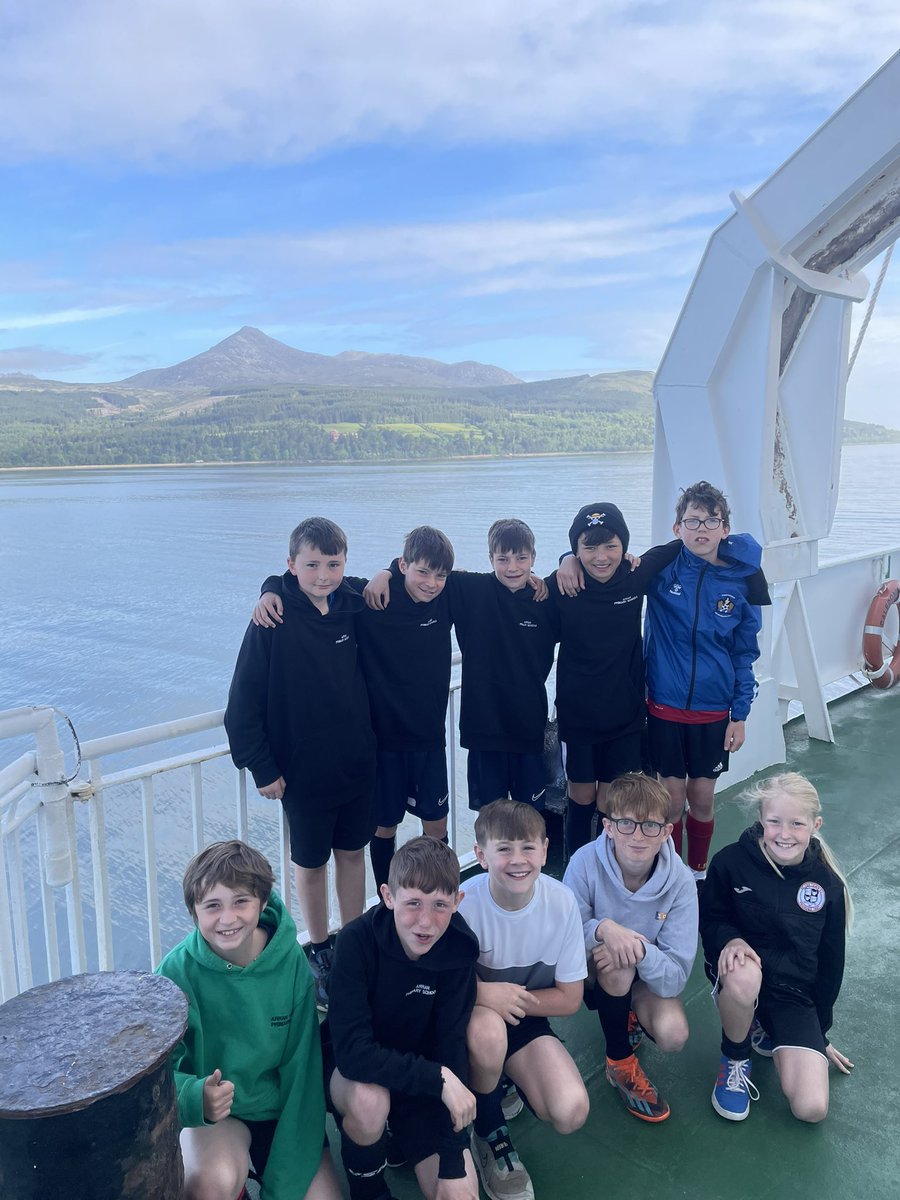 #NAEvents 💛🖤 We’re on our way - 10 pupils from across the Arran Primaries are ready to compete at @NAActiveSchools Football Finals today at @KilwinningSC! A lot of excited pupils on the boat… see you soon. #NAActive @lamlashprimary @shiskineprimary @brodickprimary