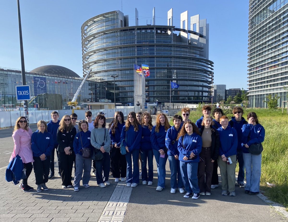 🇪🇺@Sandym0untPark have arrived for an exciting day at the European Parliament with Euroscola. They couldn’t be more prepared and excited to get going! Thanks to @LaraHunt26 and the amazing prep you’ve done! They’ll do you proud!!!🇪🇺