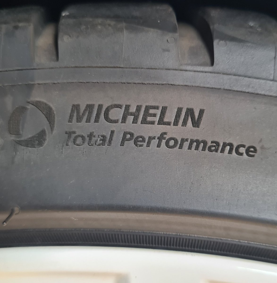 c911hak's tweet image. 🤔Ford-specific tyres from Michelin..?👍😉👌
#TotalPerformance