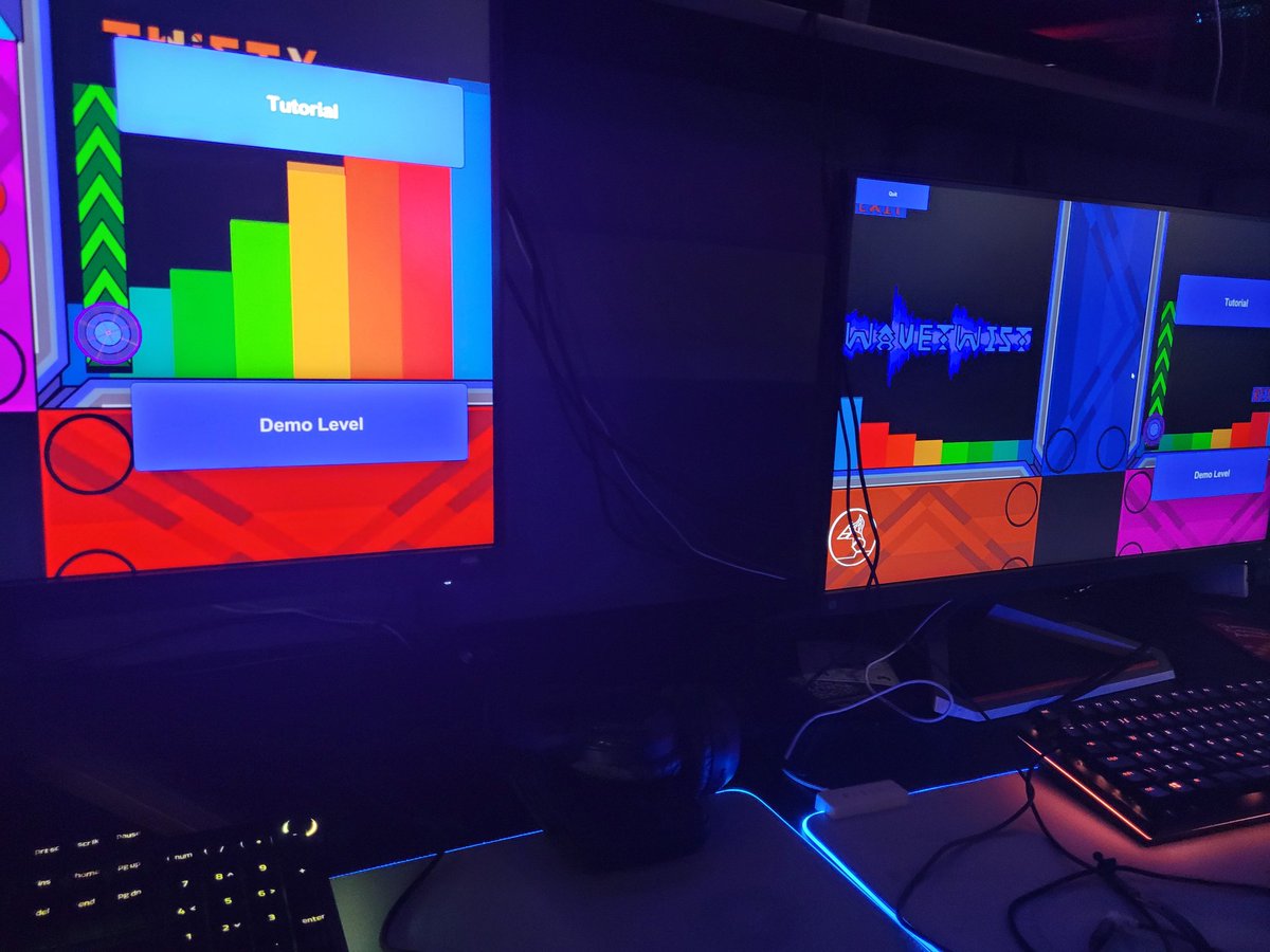 BlazingSDev's tweet photo. Last night was soo much fun, had such a great time showcasing both Wavetwist and PETS with @ManMetGames at #pixelbar ! https://t.co/W1mocDJ4lI