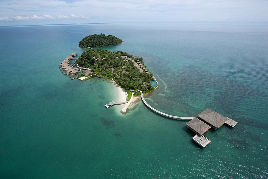 Vladi_Islands's tweet photo. 🇰🇭 Song Saa, Cambodia: Created the first marine reserve in Cambodia, supports local livelihoods through organic agriculture, and addresses climate change impacts. #SongSaa #MarineReserve https://t.co/KvdcVrivwM