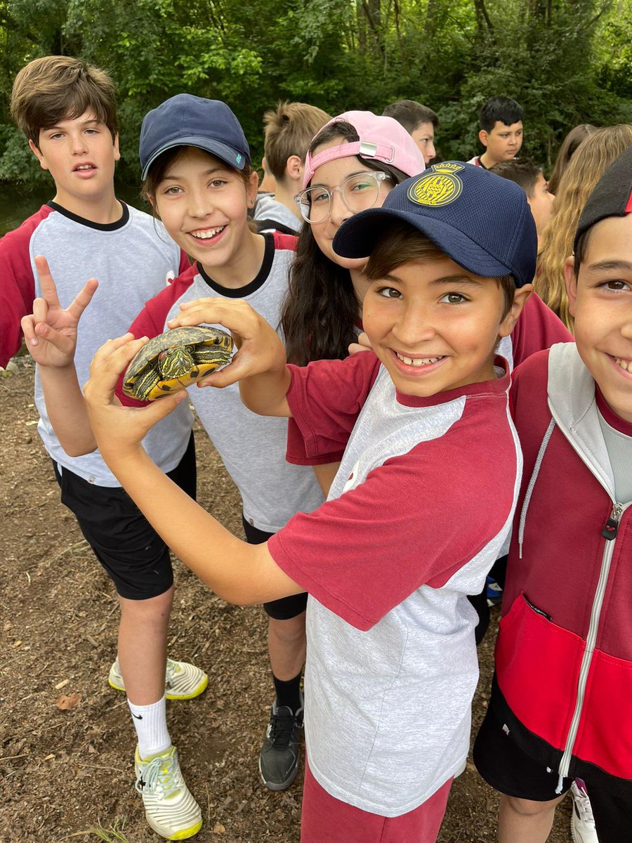 VedrunaGirona's tweet photo. Fa uns dies, els alumnes de #6è #PRIvedruna vam anar a fer una descoberta de peixos i altres vertebrats del riu Ter! 🐟🐠🐢🦞Tots a l’aigua! #decididament #intensament #escolaoberta #escolacompromesa #Vedruna #Girona #VedrunaCatalunya @VedrunaCat https://t.co/xw5G49Ejmm