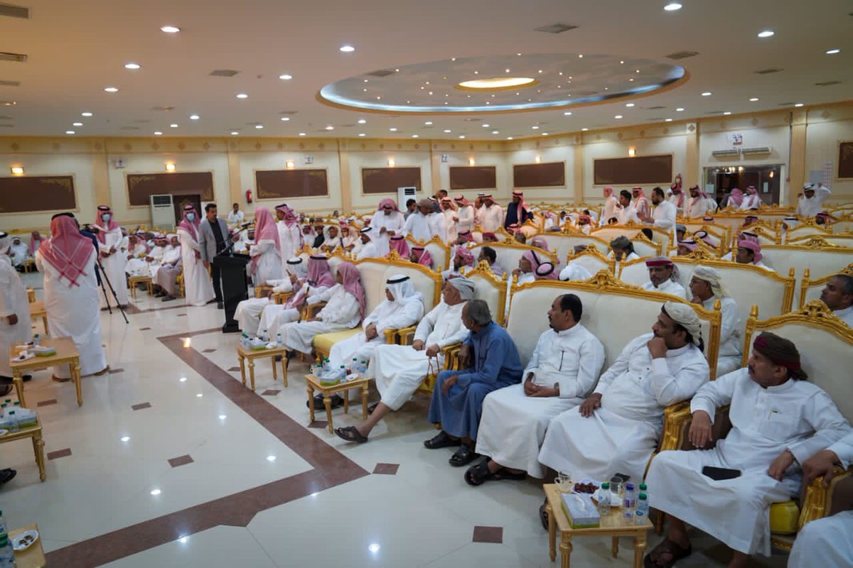 اللواء البحسني يدعوا القيادات السياسية والمكونات القبلية من أبناء #حضرموت إلى توحيد الصف والاتفاق على رؤى وسياسات موحّدة و بناء تحالفات قوية داخليًا وخارجيًا، في اللقاء الذي دعا إليه مقادمة ومشايخ وشخصيات قبلية واجتماعية من أبناء حضرموت كافة، المقيمين في #الرياض مساء يوم الأربعاء