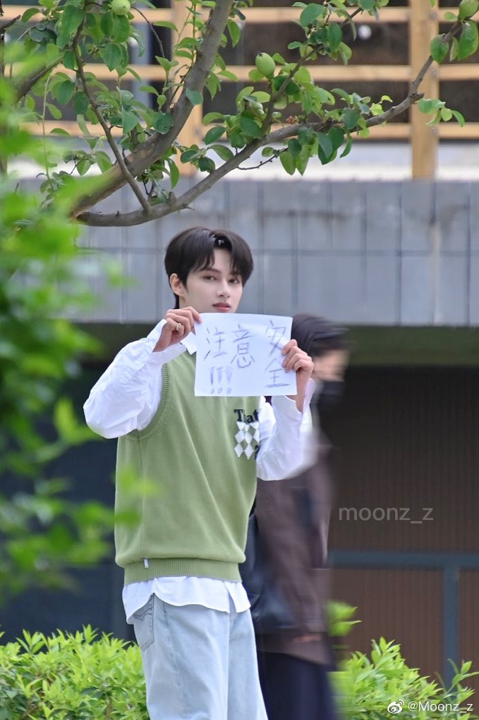 원플원 tweet media