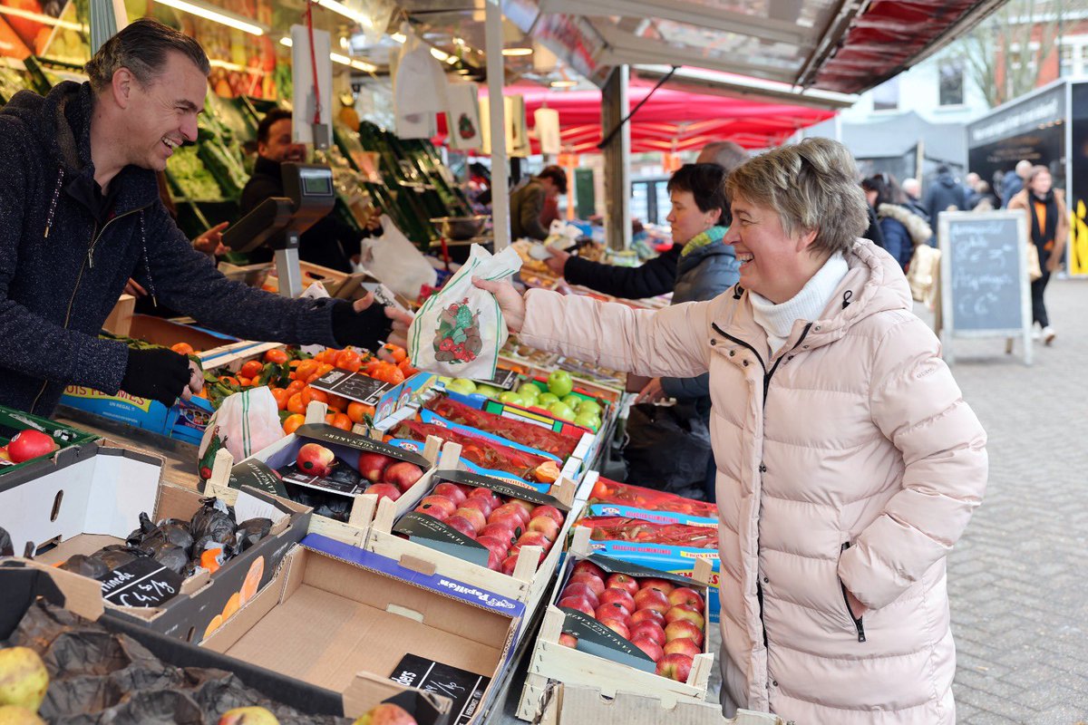 A European sustainable food strategy can only be implemented if local &amp; regional authorities are sufficiently engaged. The strategy must be built from the bottom up. That is why we advocate an advisory European food council in which local authorities are engaged. <a href="/JokeSchauvliege/">Joke Schauvliege</a>