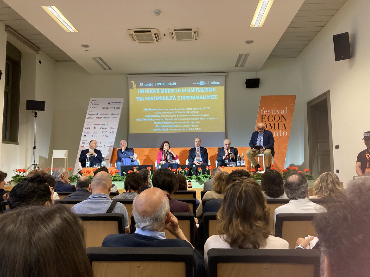 Confcooperativ1's tweet photo. #festivaleconomiatrento 🐿️ partiti “Un nuovo modello di capitalismo tra sostenibilità e diseguaglianze” interviene il presidente Gardini all’aula #Kessler della facoltà di Sociologia. Inizia così la nostra partecipazione alla XVIII edizione del @economicsfest @ItaCooperativa https://t.co/FWcy4yuzh3