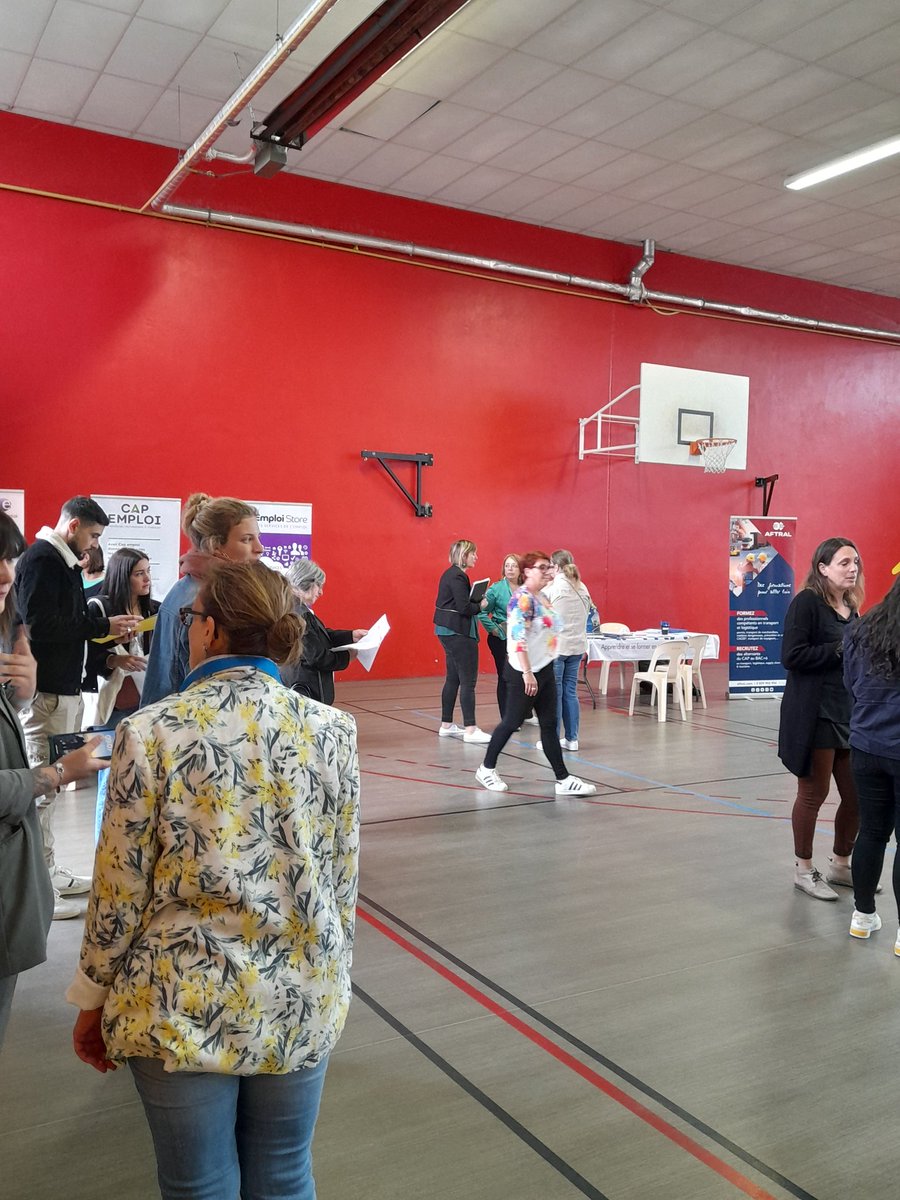 La semaine de l #alternance se termine ce matin par un forum #pole_emplo #capemploii à #Lons  avec #astral #edenauto #ehpad #adindustrie #alundi #apr #enedis.
Nous vous attendons salle Georges Martin jusque midi !