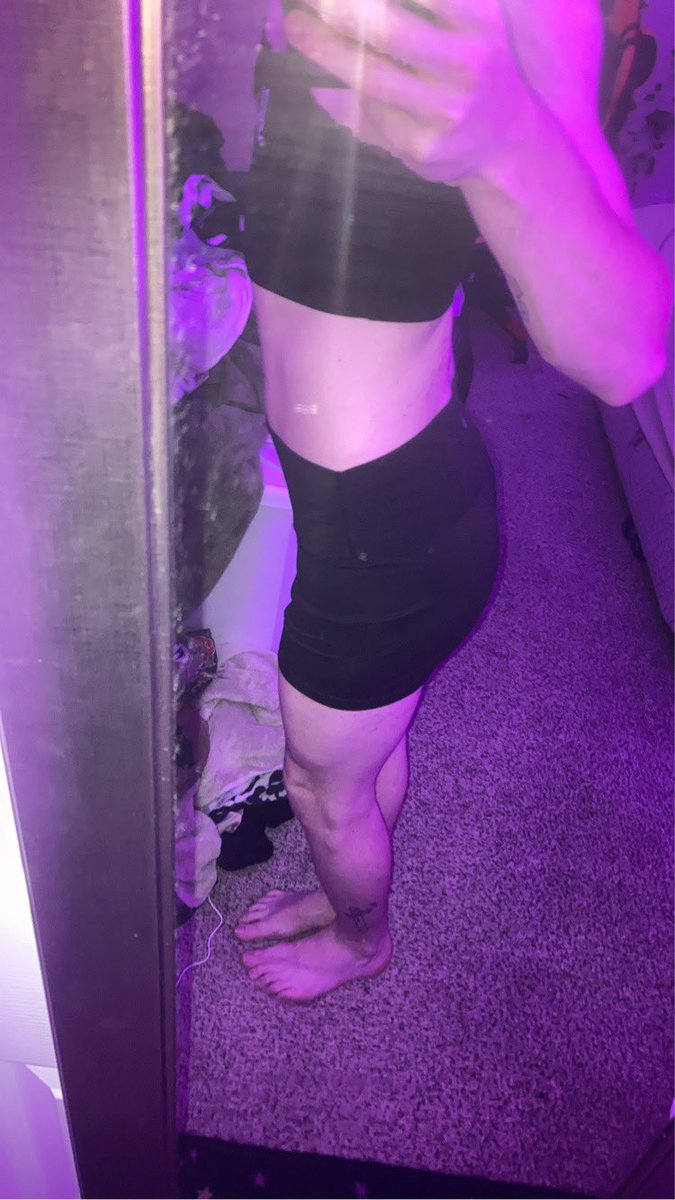 skatingfemboy's tweet photo. Good nightt https://t.co/ynYQr1Tza1