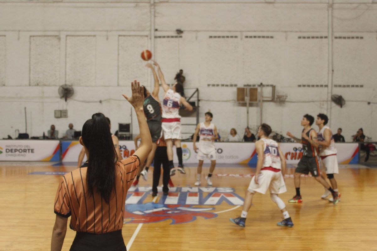 AbrChaco's tweet photo. Por la fecha diez del Torneo Oficial de la ABR "Copa Resistencia" en categoría Primera se jugaron tres juegos que cerraron la fase regular. Villa San Martin le gano a Juventud por 96 a 53, Hindú supero a CUNE 93 a 66 y de visitante Don Bosco se quedo

https://t.co/o9moM1QIdm https://t.co/d3WsXq4ryD