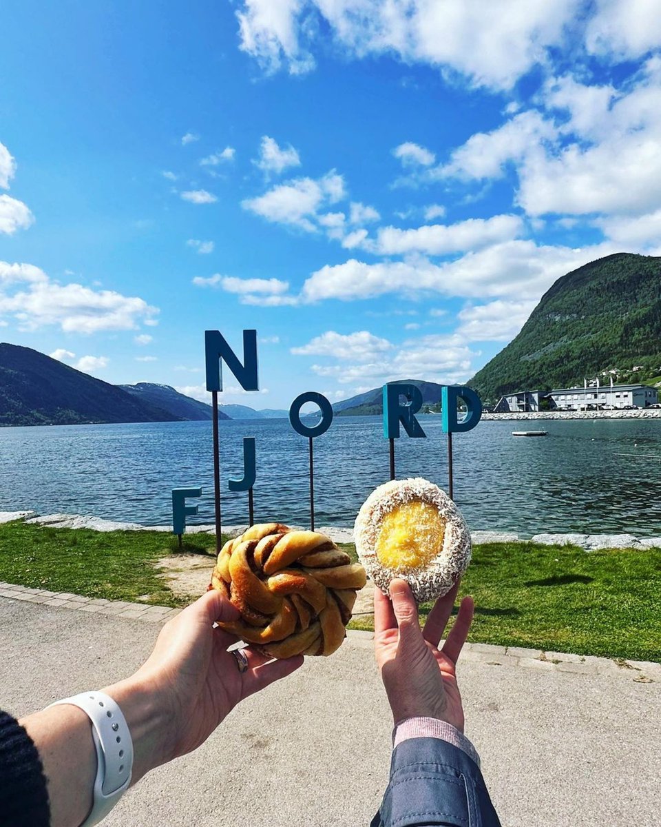 Are you team cinnamon bun or team “skolebolle” or both? 😋 
#norway #visitnorway