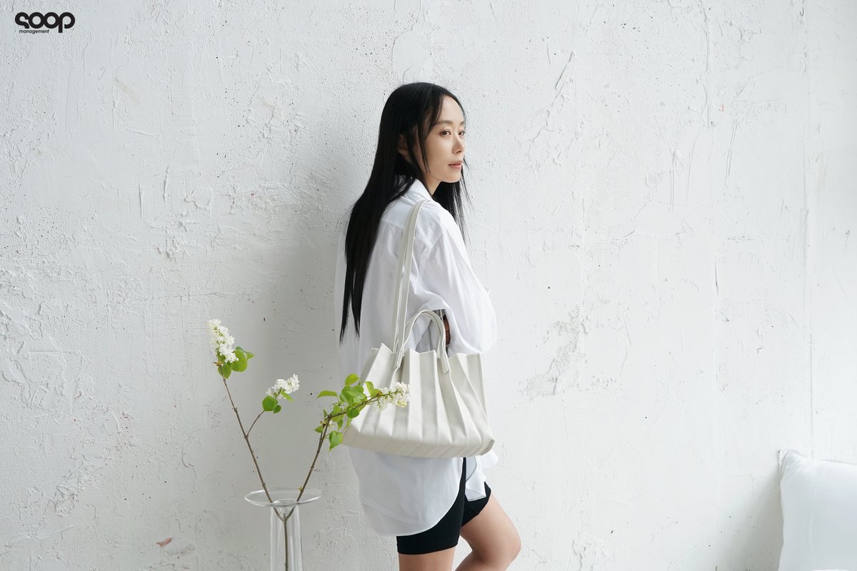 요즘 스멀스멀 유행하는 녹색들

1.연X우유 말차빵
2. 빽X방 메론소다
3. 첫사랑 재질 전도연🌿🌱

☞naver.me/GZjWZDGo

#광고 #전도연 #JeonDoYeon #조셉앤스테이시 #josephandstacey  #매니지먼트숲 #managementsoop