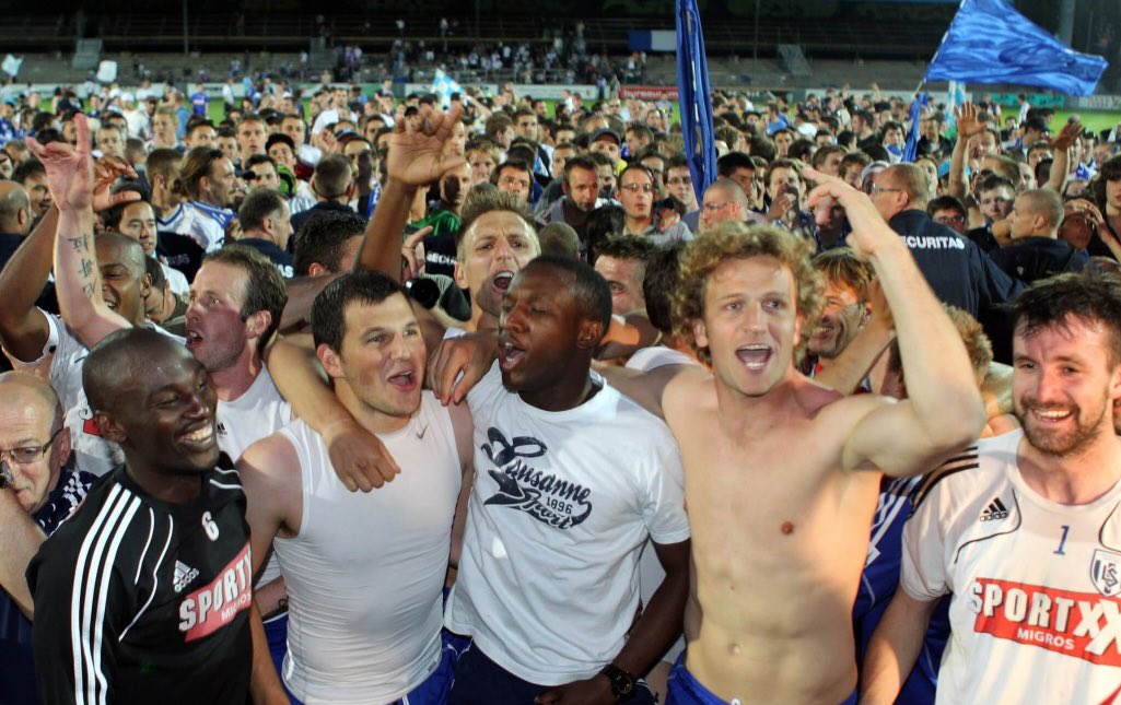 28juin2021's tweet photo. Il y a 12 ans aujourd’hui. Promotion en ligue A. Une nuit de folie 💙 https://t.co/P5xfnKMSuM