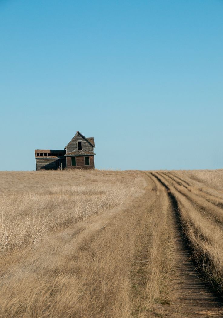 Abandoned Farmhouse In wheat field ...

© Marvin Barth