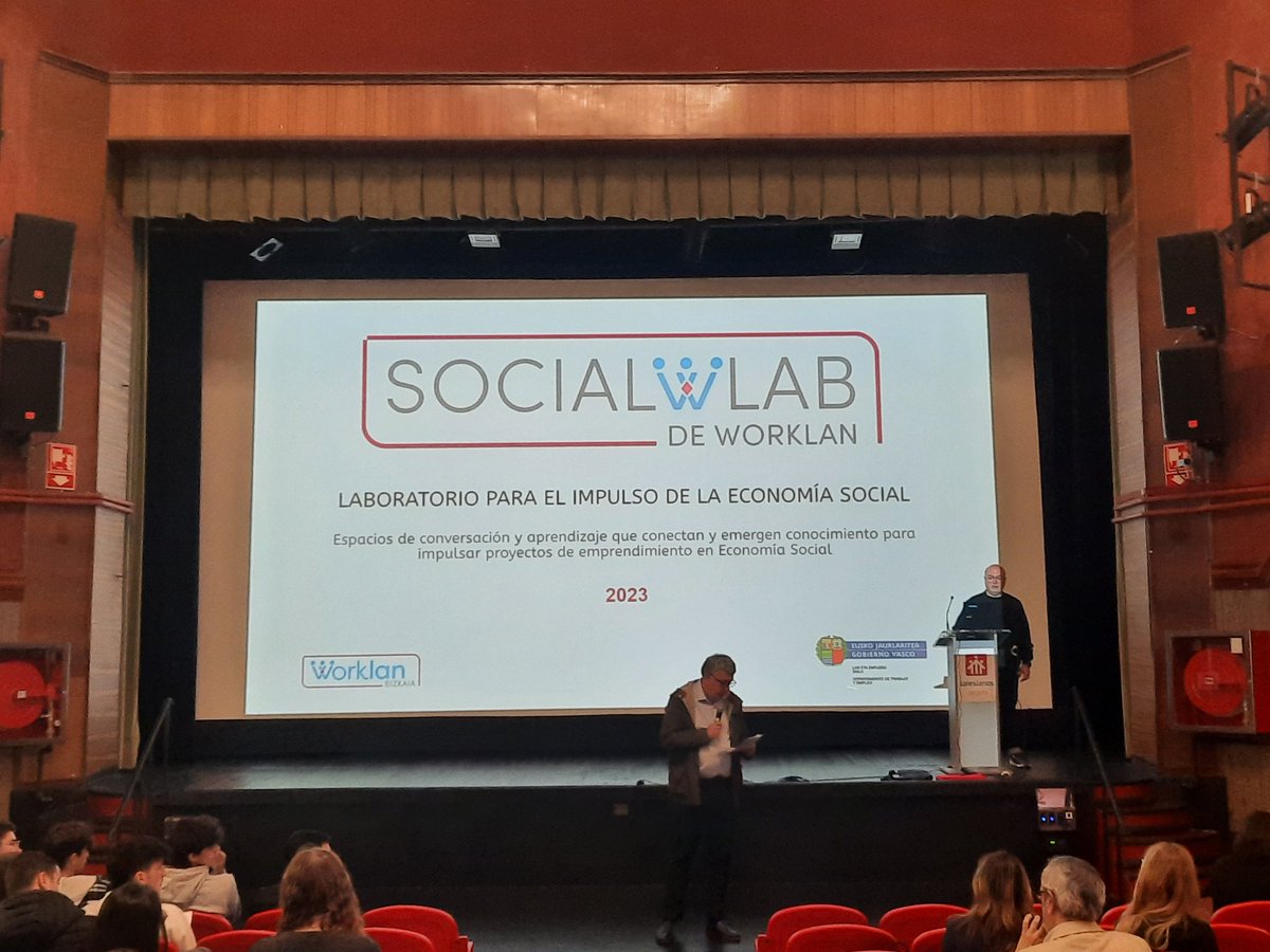 WorkLanBizkaia's tweet photo. Iniciamos la III edición de #WorkLanSocialLab con el saludo del Dr. de @salesdeusto José Antonio Prol y el presidente de @WorkLanBizkaia y Dr. de @CFSomorrostro Javier Laiseca. Afrontar la incertidumbre con valores de la #economíasocial como experiencia para afrontar el futuro https://t.co/F97J9kWugj