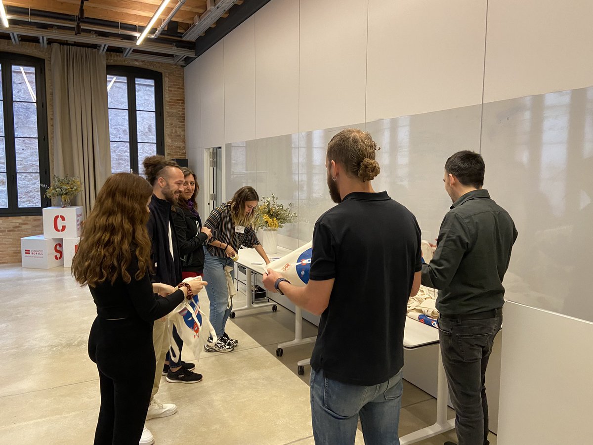 educacio360's tweet photo. Bon dia territoris #PassaportEdunauta! Us esperem al @hubsocialbcn. Esteu preparades per un matí enriquidor per compartir i seguir impulsant oportunitats educatives al territori? La comunitat edunauta formada pels equips impulsors és un espai de gran valor per millorar l’eina🚀💫 https://t.co/Ic6pSCISNY