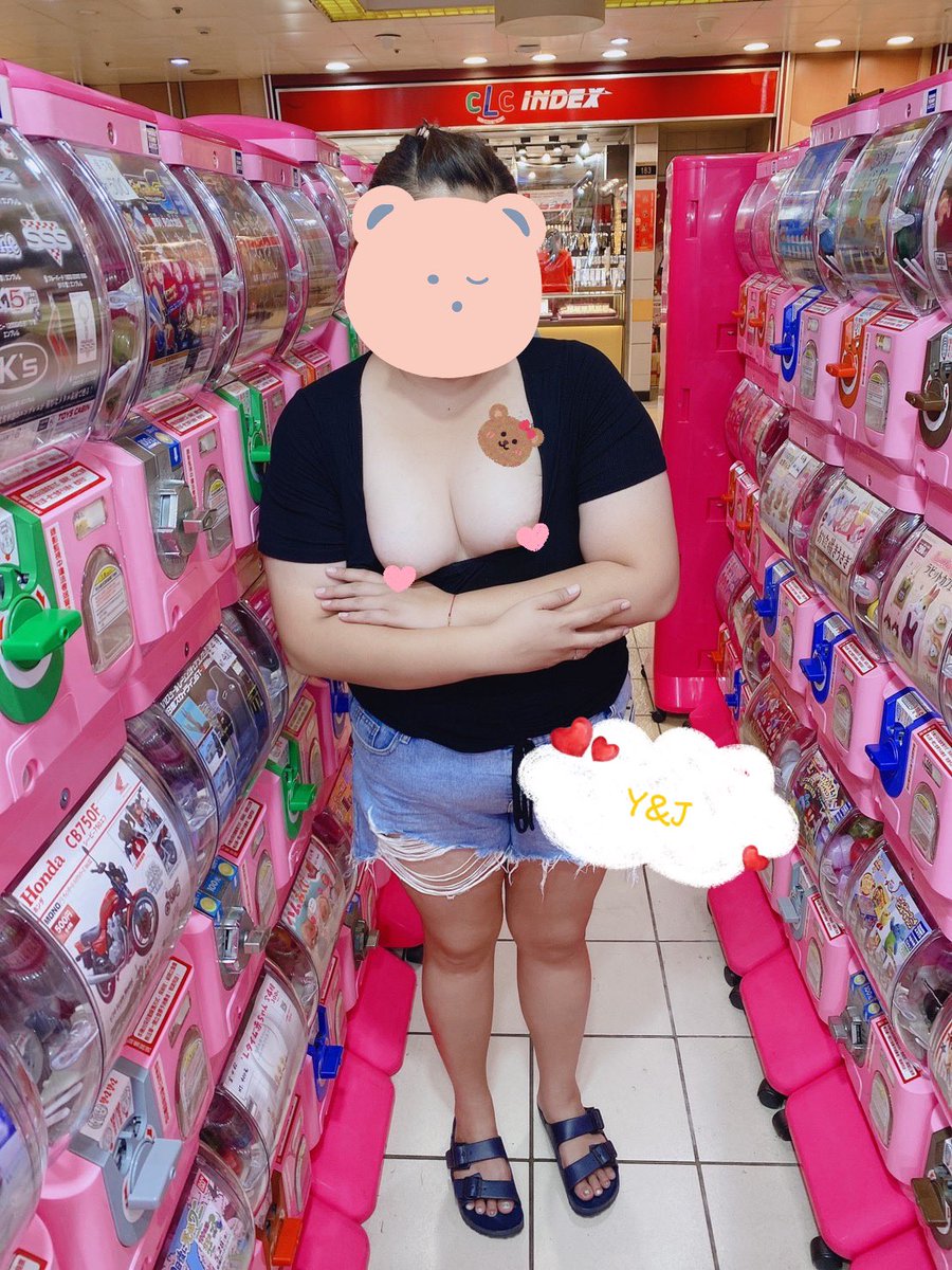 robert806105's tweet photo. 野外露出之轉扭蛋😜😜😜

#雲林肉肉夫妻 
#徵求夫妻或情侶聯誼 
#真的很肉不嫌棄在聯絡
#我們很肉但不醜
#我胖我驕傲 https://t.co/Y1uqXEAVwd