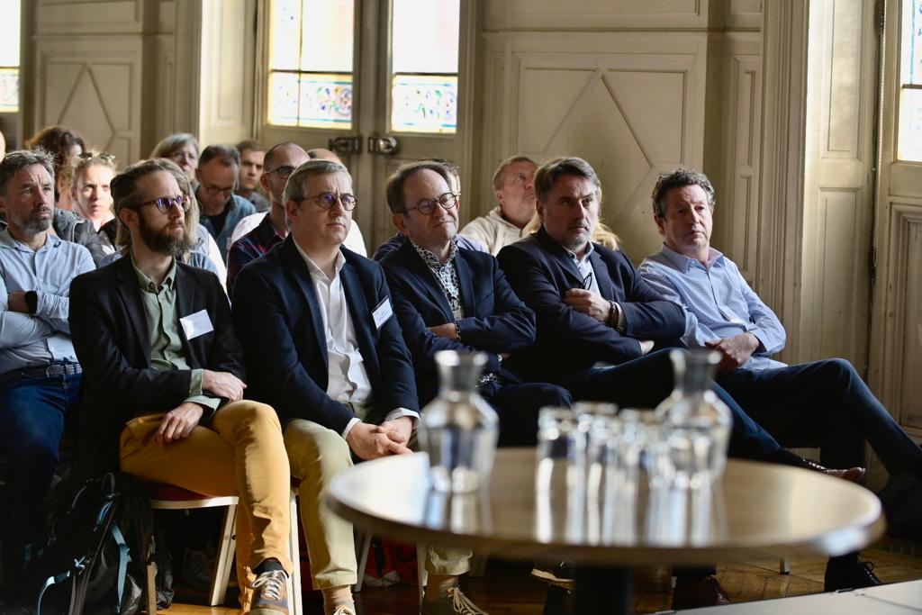 Mairie_Niort's tweet photo. #Niort accueille les Rencontres nationales de l'association des Villes pour la Propreté Urbaine. De nombreux élus et agents des collectivités venus de toute la France échangent sur leurs expertises et actions mises en place pour lutter contre les incivilités. #NiortDurable2030 https://t.co/aM45TKNY9M