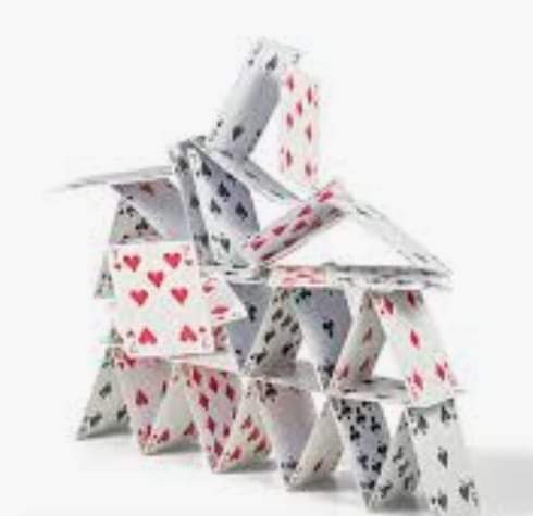 Quand la gloire d'une personne est bâtie sur un socle de mensonges, tout s'écroule avec une seule vérité.
Comme un château de cartes, il suffit d'en retirer une seule.
JM