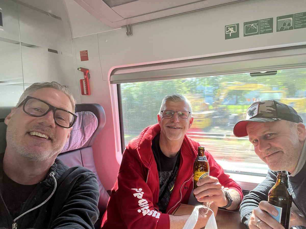 FestiMobil's tweet photo. On the way to Mönchengladbach 😎🤘#FestiMobil #DefLeppard #MotleyCrue #TheWorldTour #rocknroll https://t.co/aSsXoStVXj