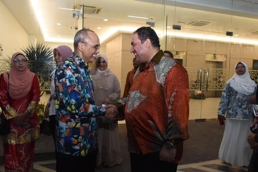 MohdShukriYajid's tweet photo. Tq to HE Dr Fahad Alshemmeri, Cultural Attache’ of the Kingdom of Saudi Arabia Embassy in Malaysia, Chargé D'affaires of the Kingdom of Bahrain Embassy, HE Rashad Farooq Mohamed Saleh Al Shaikh and YM Dayang Hjh Megawati of Brunei High Comm at #MetFest2023. A pleasure indeed. https://t.co/hTVrVWfokO