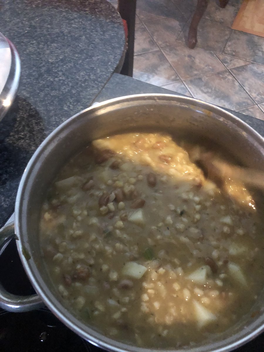 BalisoMlamli's tweet photo. Just finished cooking, this rainy weather demanded a MNGQUSHO and Chicken day for me, now my Mngqusho is simmering in the Wonderbag. And me I’m going straight back to bed ❤️ https://t.co/QGurMuWEdD