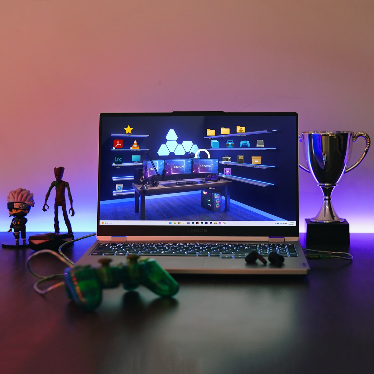 Organizing your office:
❌Time-consuming 
❌Boring 
❌Hard

Organizing your desktop:
✔Easy
✔Stylish 
✔Fun

Give your desktop a much needed makeover with this wallpaper: flic.kr/s/aHBqjA6hyV