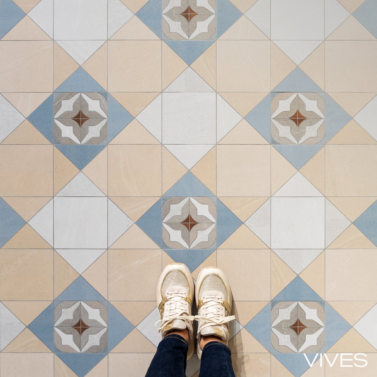 VIVESCeramica's tweet photo. Floors with a lot of personality with the Seine collection in 15x15 rectified format. https://t.co/n9ClnsmIoj #15x15 #vives #rectifiedtiles #tileslovers https://t.co/U9Dg3hbAOv