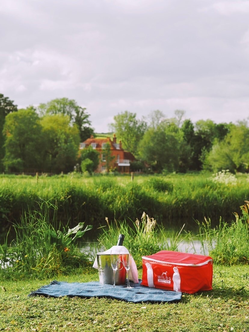 It sure is perfect picnic weather! 

Fancy finding a stunning spot to roll out your picnic blanket and enjoy some al fresco sandwiches? 

Take a read of our blog on perfect places for a picnic in Hampshire visit-hampshire.co.uk/ideas-and-insp…

📸 @GHStockbridge