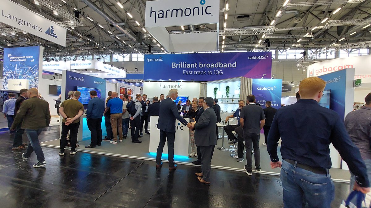 HarmonicInc's tweet photo. Go #HarmonicTeam! Doors just opened for the final day of #ANGACOM.
Experience one-on-one demos to witness the power of our award-winning #CableOS Broadband Platform and network edge devices! #HarmonicANGA https://t.co/RNjwRXbcDa