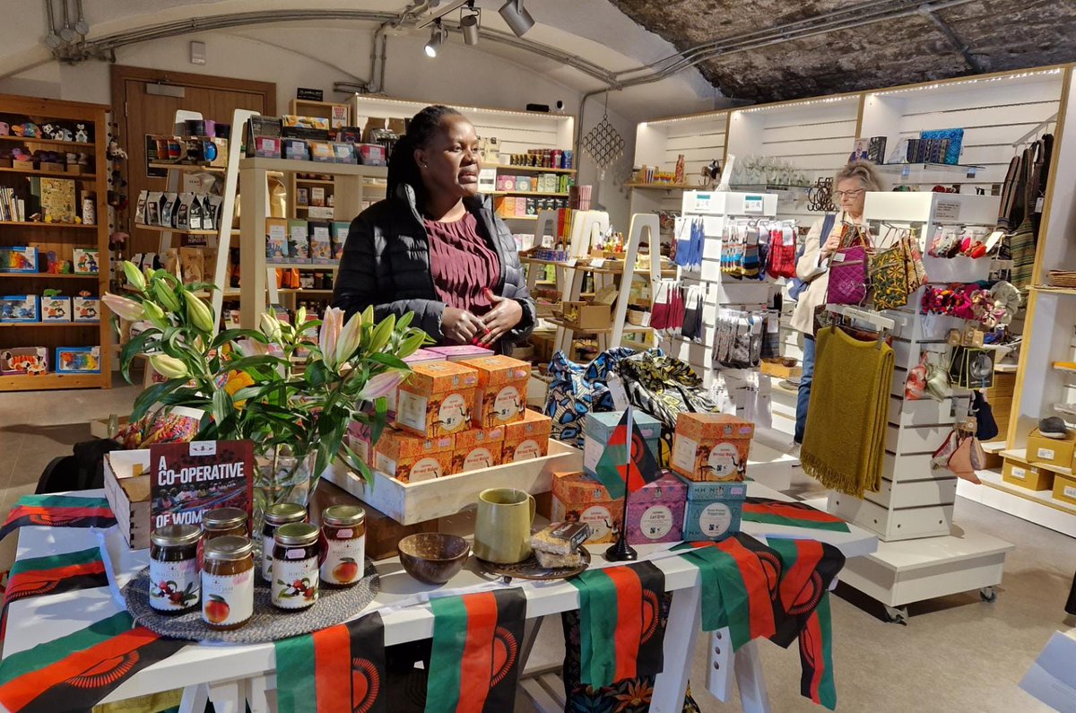 MamieMartinFund's tweet photo. 😀 to meet well-wishers at @oneworldshop yesterday. Mercy, 🇲🇼 Country Director, spoke about our work with #GirlsEducation in 🇲🇼 over ☕️from @SatemwaTeaCoop. She admired goods from #Kibebe, @CycleOfGoodUK and the wonderful #KilomberoRice @baftsuk @JTS_FairTrade @ScotlandMalawi https://t.co/rA2PjvxSFO