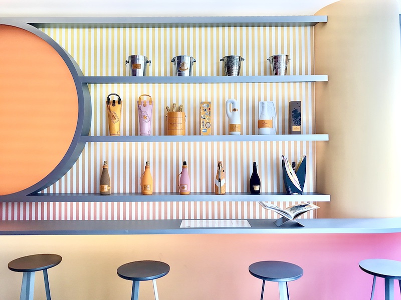 danielle_raine_'s tweet photo. Escapist Read of The Day: Images &amp; Review of Solaire Culture London: Veuve Clicquot's 250th Anniversary Exhibition Celebrating Boldness &amp; Creative Women 🥂https://t.co/hOywaySwpJ via @https://twitter.com/Creative__Well #veuveclicquot #solaireculture https://t.co/f95xDCL2EL