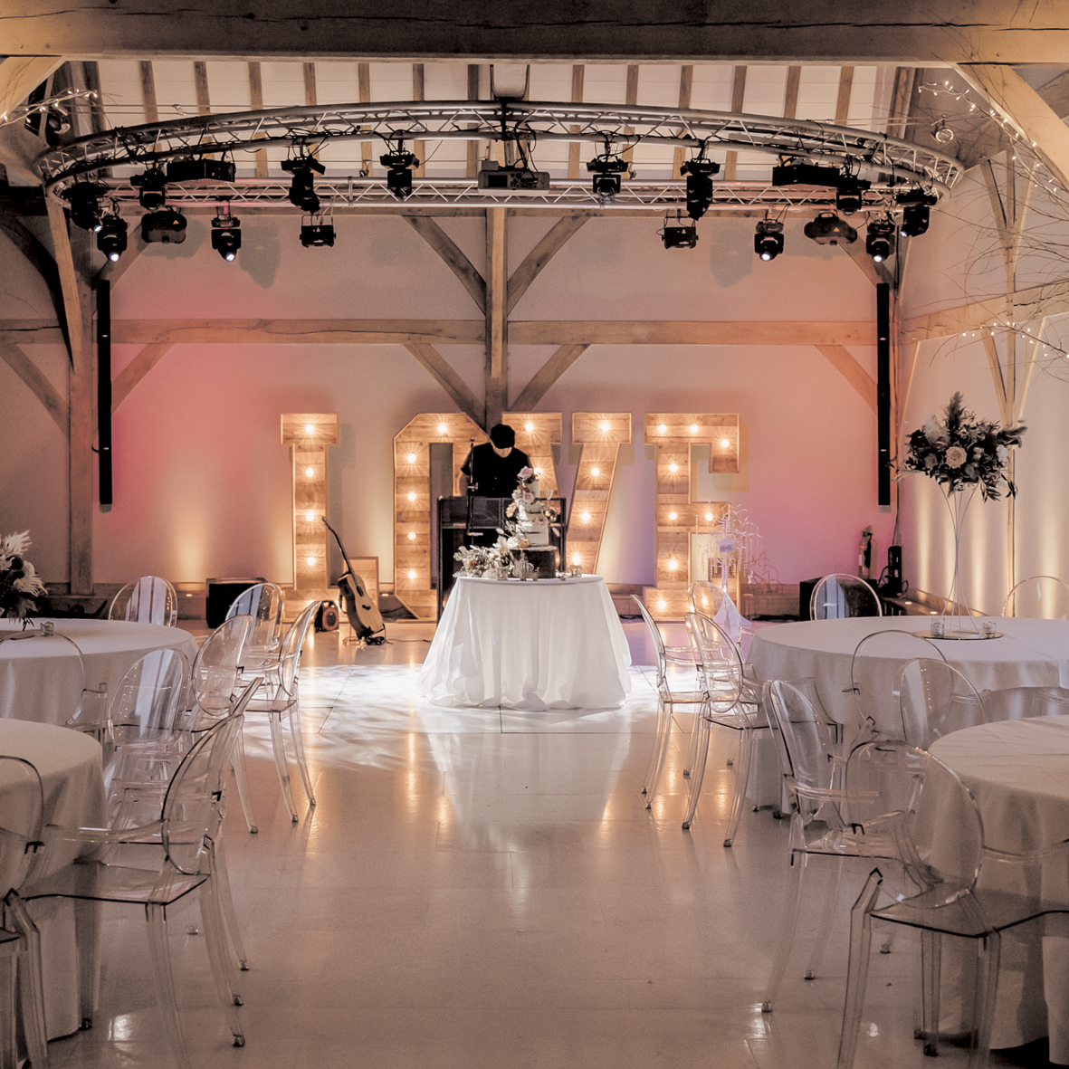 live24seven's tweet image. If you are planning your big day a visit to this month’s #WeddingGuide is not to be missed, we bring you #wedding inspiration, from dazzling #diamonds, to the ultimate bridal #makeup. p15 tinyurl.com/2dbu2vft
#weddingday
#bridetobe
#brideandgroom
#jewellery
#fashion
#beauty