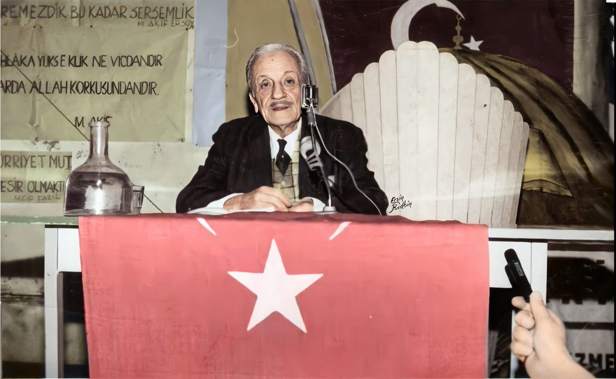 #AbdülhamidHan'ı anlamak herşeyi anlamaktır diyen Üstad #NecipFazıl'ı vefatının 40. seneyi devriyesinde rahmetle anıyorum 🇹🇷