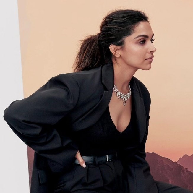 Deepika Padukone in black and the diamond jewellery on it is something different 🛐🔥
#DeepikaPadukone #Cartier #LeVoyageRecommencé